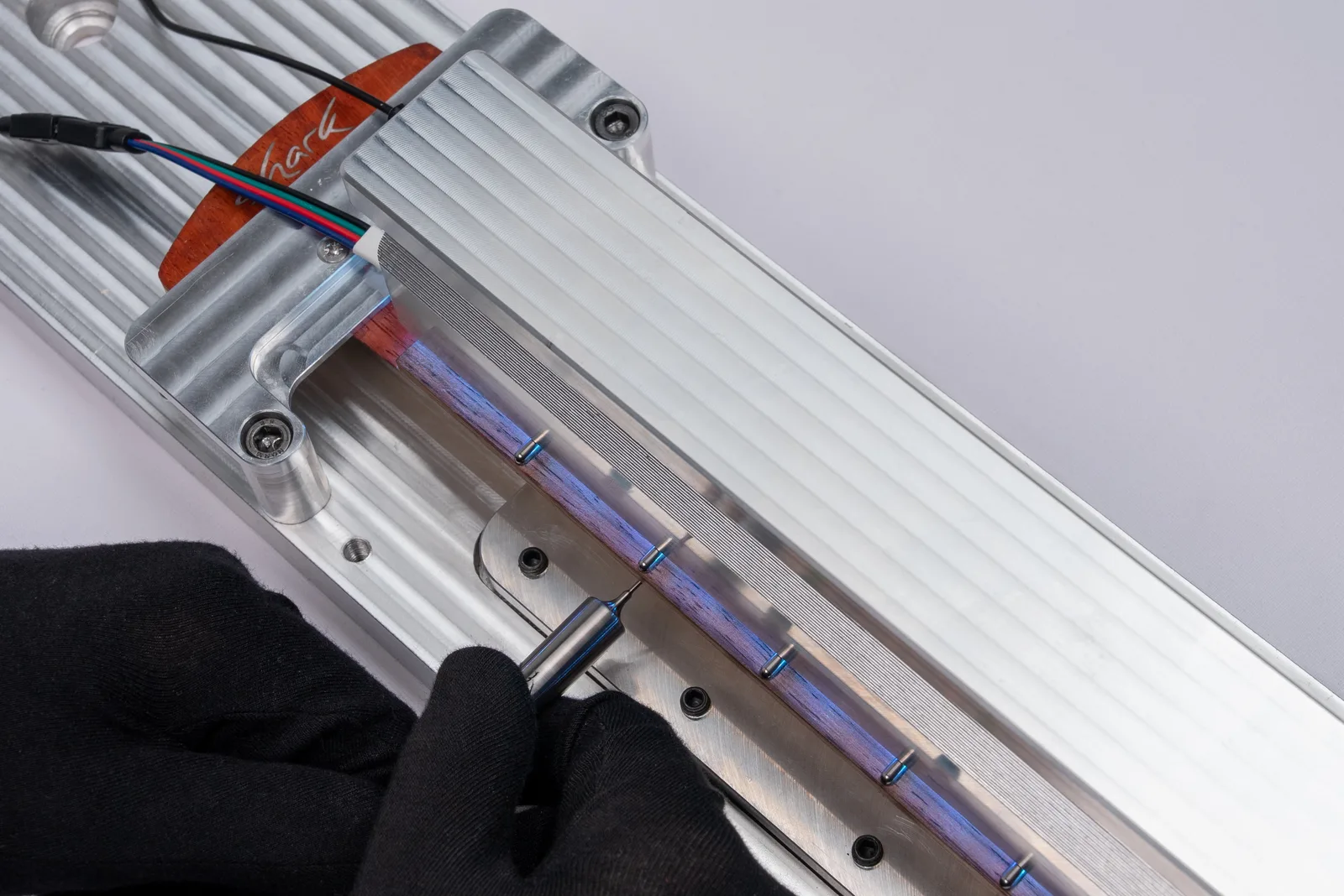 Straightedge end detail with hex key