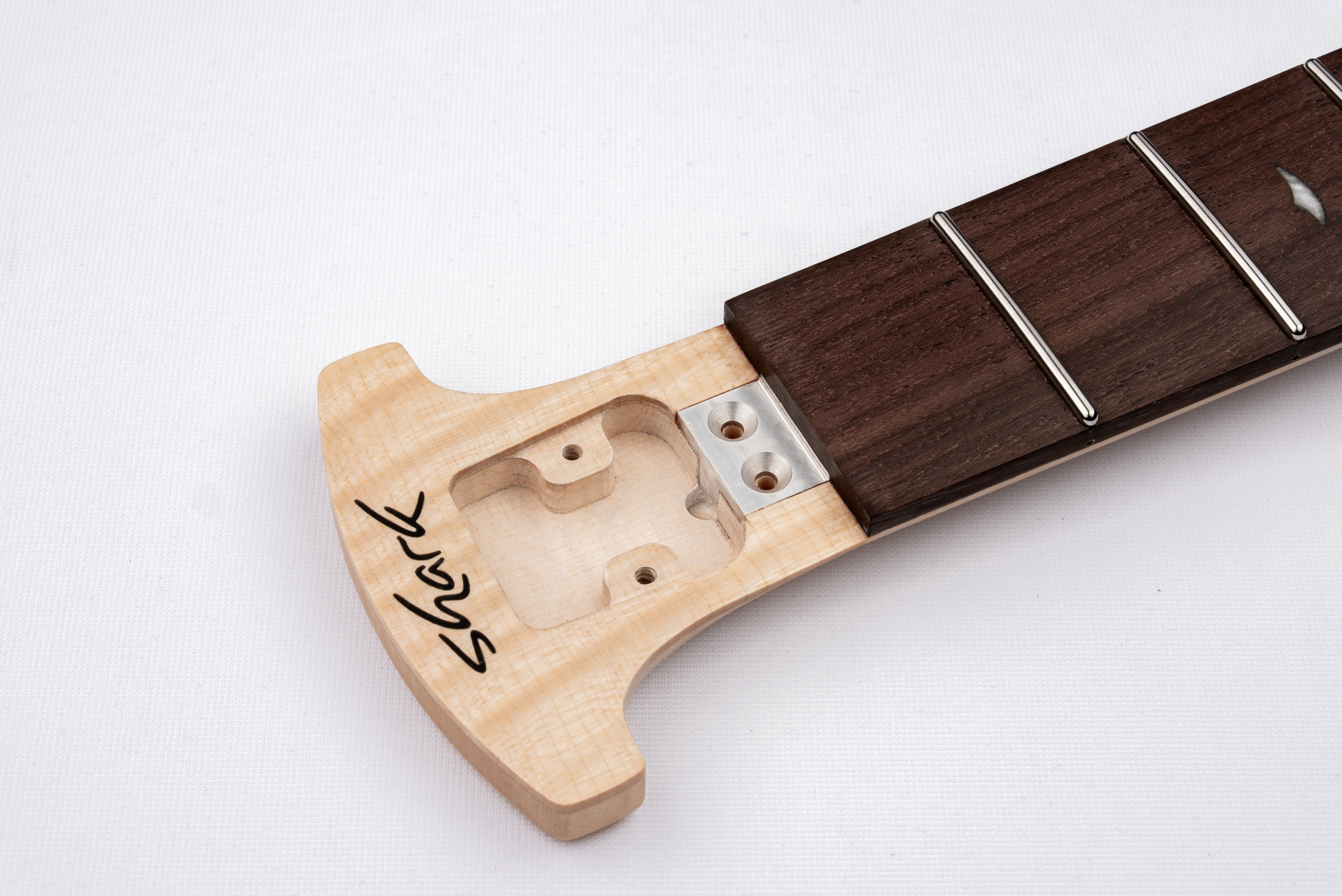 Modular nut pocket on neck